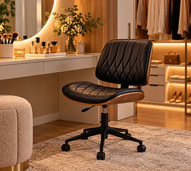 Cadeira Comfy Sierra preta em home office feminino