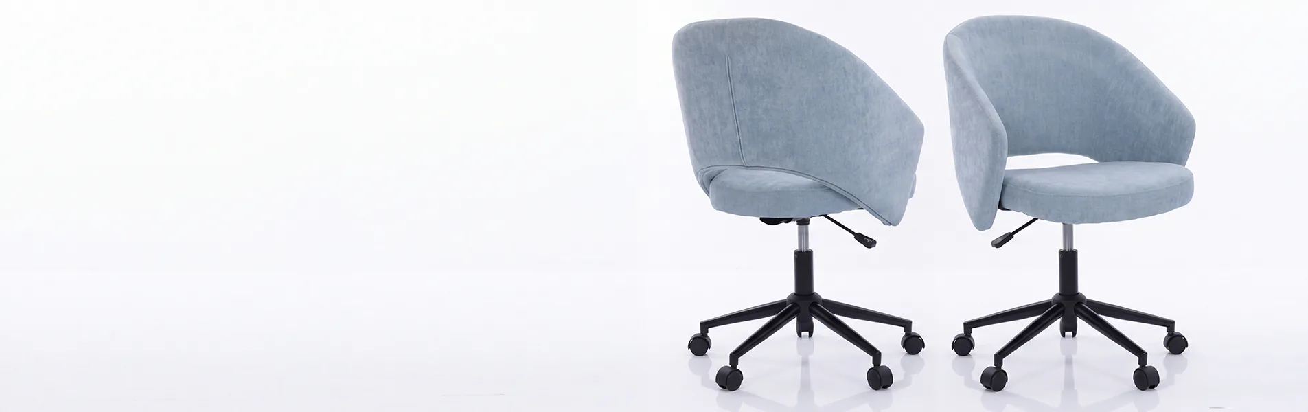 Cadeira Comfy Lume light blue vista de frente e de lado em fundo branco