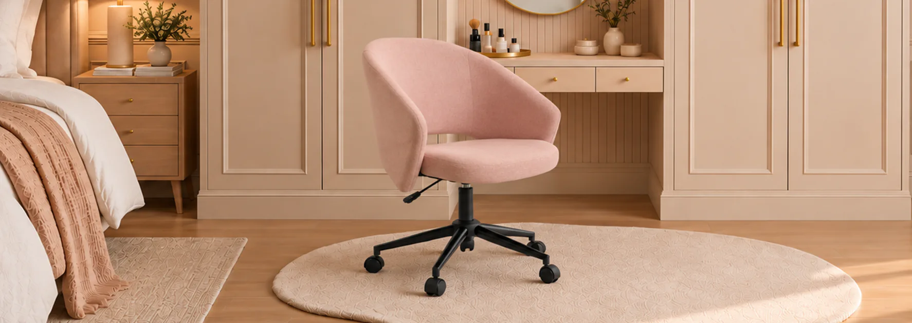 Cadeira Comfy Lume rose em ambiente aconchegante
